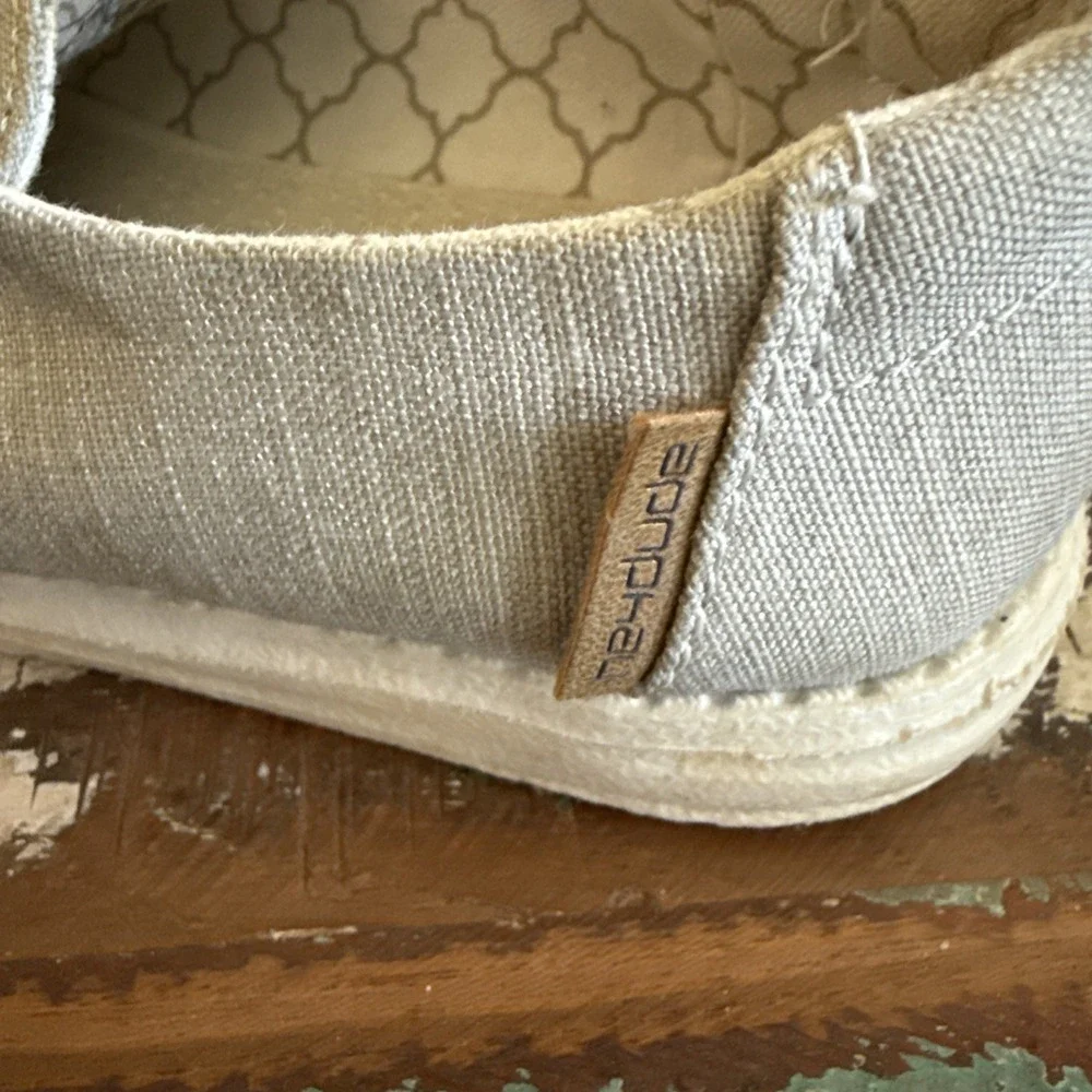 Hey Dude Wendy Youth Linen Beige Slip-On Shoes Unisex Kid's Size 11 K11 NWT